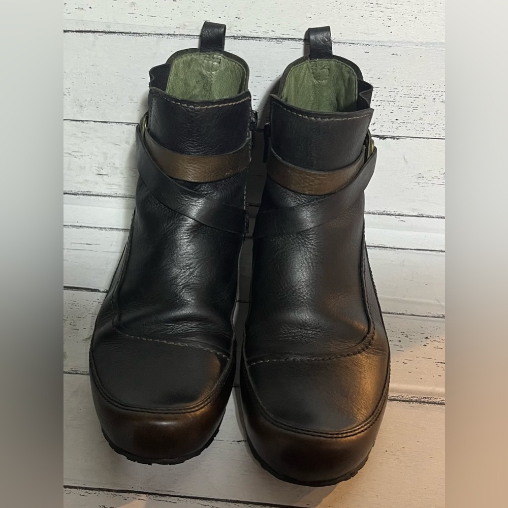 Artisan Leather Ankle Boots Women’s Size 7.5M Black Brown Strap Comfort
